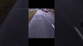 Król rowerowy wyprzedza BMW . I to ulica . Tak się lata na elektryku #e39 #zjedzone #na #śniadanie