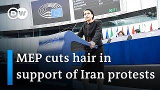 Swedish politician cuts off hair in solidarity with women in Iran | DW News