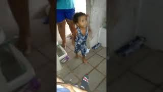 Estefine mais fofa dançado