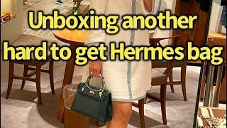 A new Hermes bag unboxing, is it a quota bag? Birkin, Kelly or Constance?Hermes Haul Unboxing