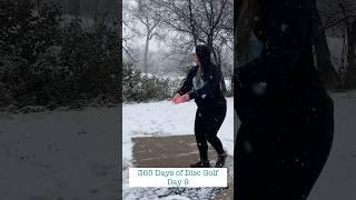 Day 9 | 2019 Waco, TX | Trying not to slip and threw in the water instead. ️ #discgolf #snow