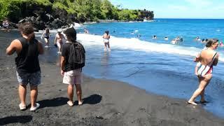 Maui, Hi Black sand beach, road to Hana