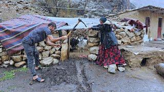 "Nomadic Life in the Rain: The Tale of the Chavil Family"️️️