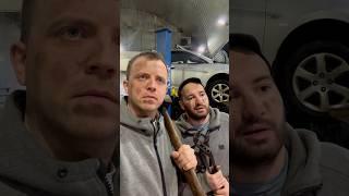 An ordinary mechanic at an ordinary car service stationОбычный механик на обычном сервисе