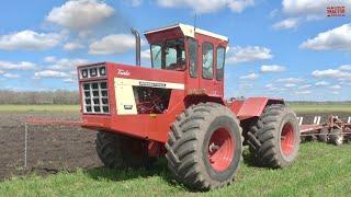 INTERNATIONAL TRACTORS Plowing