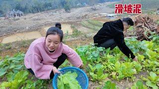 越南姑娘村裡被山體滑坡泥，她家的房子也沒有了。