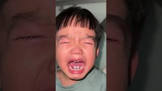爸爸泡的奶最讚小小李睡前奶要喝到400左右的量，通常喝完第一瓶就是由我「續奶」。這天趁著詹帶弟弟睡覺先洗澡，詹突然竅門要我出來泡奶因為小小李堅持要「爸爸泡的奶」… #育兒日常 #泡奶
