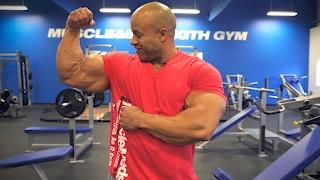 2 Exercises to Build Bigger Bicep Peaks With Victor Martinez