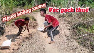 Không Thể Đau lòng hơn cảnh 3 anh em người không xương Lê Lết Đi vác gạch để kiếm sống