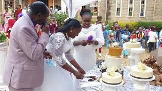 FIRST TIME AS A CAKE MATRON. YOO!!! (friends wedding)