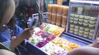 Saigon - A night walk in the backpackers area - Pham Ngu Lao