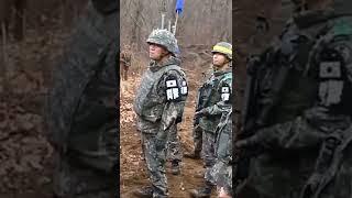 Солдаты Южной и Северной Кореи найдите отличие.