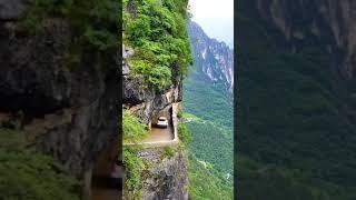 Chongqing Cliff in china - jalanan berbahaya