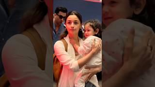 The Way Alia Bhatt PROTECTS Baby Raha  | Ranbir Kapoor  | #shorts #baby #bollywood #couple