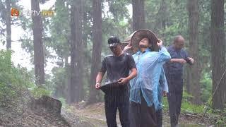 《江山如此多娇》独家花絮：你没见过的濮书记 雨中欢乐拍起小肚皮 A Land So Rich In Beauty【芒果TV时光剧场】