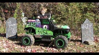 MONSTER JAM GRAVE DIGGER 24-VOLT BATTERY POWERED RIDE-ON