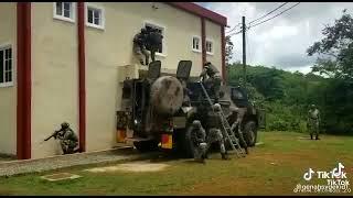 .. Jdf soldiers maneuver into a building with the bush master ️#jdf #army #jamaica #️️