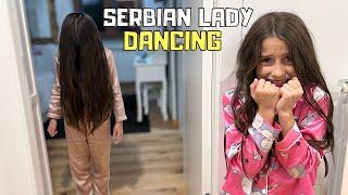 VANESSA CREDE DI ESSERE LA SERBIAN DANCING LADY E FA SPAVENTARE ANASTASIA #vanessaeanastasia