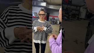 Девушка в автосервисе | Где снять водителя-иностранца?