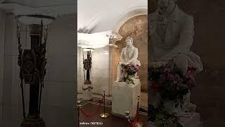 В День Рождения Поэта: ЦВЕТЫ - ПУШКИНУ!!! Скульптура на Пушкинской.