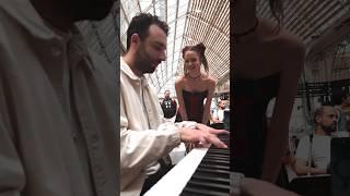 Young Girl sings VOILA in Paris Train Station - Beautiful version 