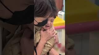 這次打預防針離上一次好一陣子了，詹跟我都有點緊張，因為小小李的認知與表達已經越來越清楚了。沒想到弟弟說話算話！打針前說的很勇敢、不會哭都做到了#育兒日常