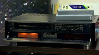 TOSHIBA A-VS1 S-VHS стерео видеомагнитофон со стрелочными индикаторами.