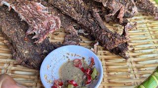 Bò lào chăn thả.  Ăn không nghiên trả lại tiền