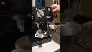 Delonghi ECP 31.21, mini review, making cappuccino.