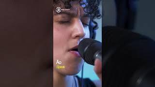 Beautiful song by Ão from their 2 Meter Session!