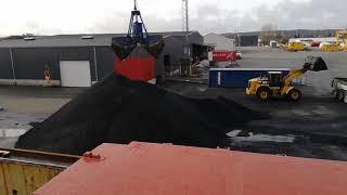 Unloading 3000 tonnes coke