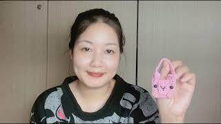 Bao Anh shows how to knit a rabbit bag