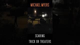 MICHAEL MYERS Scares KIDS on HALLOWEEN #shorts