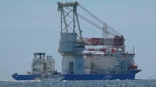 LARGEST CRANE SHIP