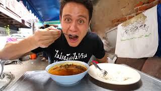 Halal Thai Street Food in Bangkok   AMAZING THAI CURRY and ROTI Food Tour!