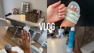 VLOG - fresh nails, dinner, beauty favourites, organizing my beauty room, cleaning & more 