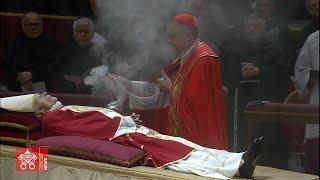 Bidding farewell to Benedict XVI: Translation to St. Peter's Basilica - Highlights