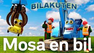 Bilakuten mosar en bil med gripklo