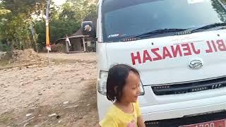 resek2 neng ngarep omah di kejutkan datang nya mobil jenasah