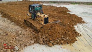 Fantastic Skills Operator Cutting Clean Slope Of Extreme Bigger Bulldozer Komatsu D58P