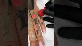 Удаление тату на ЖЕНСКОЙ  руке  #tattoo #удалениетату | студия  "Битый Небитого" +79312787373