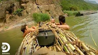 Remando contra la corriente | Supervivencia al Desnudo: El último en pie | Discovery en español