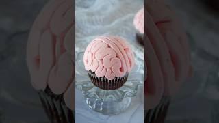 New cupcake decorating hack - squiggly brain cupcakes!! 
