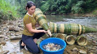 55 Days: Making bamboo baskets to catch fish and building a pig pen to raise pigs on the farm