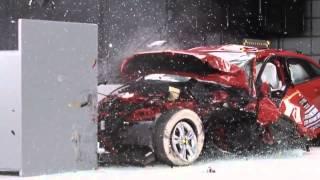 2014 Ford Focus 4 Door CRASH TEST IIHS - Small Overlap Test