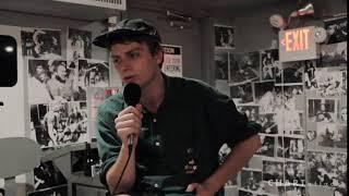 "Little Bitch": Mac Demarco