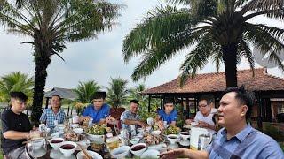 Đến Thăm Biệt Phủ Nhà Chị Gái Họ | Và Đại Tiệc Khai Vị Món Tiết Canh Vịt Xiêm - Thầy Giáo Vùng Cao