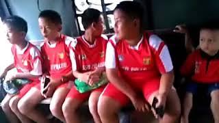 Nyanyian semangat pasukan SSB Prabu Soccer U-10