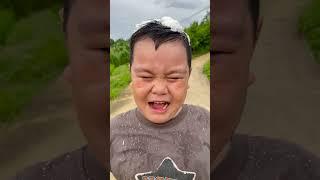 Cậu bé tốt bụng và anh trai hài hước #shorts #funny