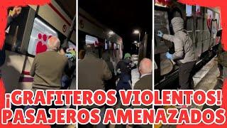 PASAJEROS SE ENFRENTAN A UN GRUPO DE GRAFITEROS TRAS PARAR UN TREN DE CERCANÍAS